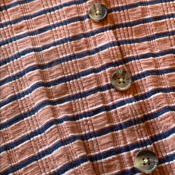 (3 for $20) AEO Shirt - Picture 4 of 4